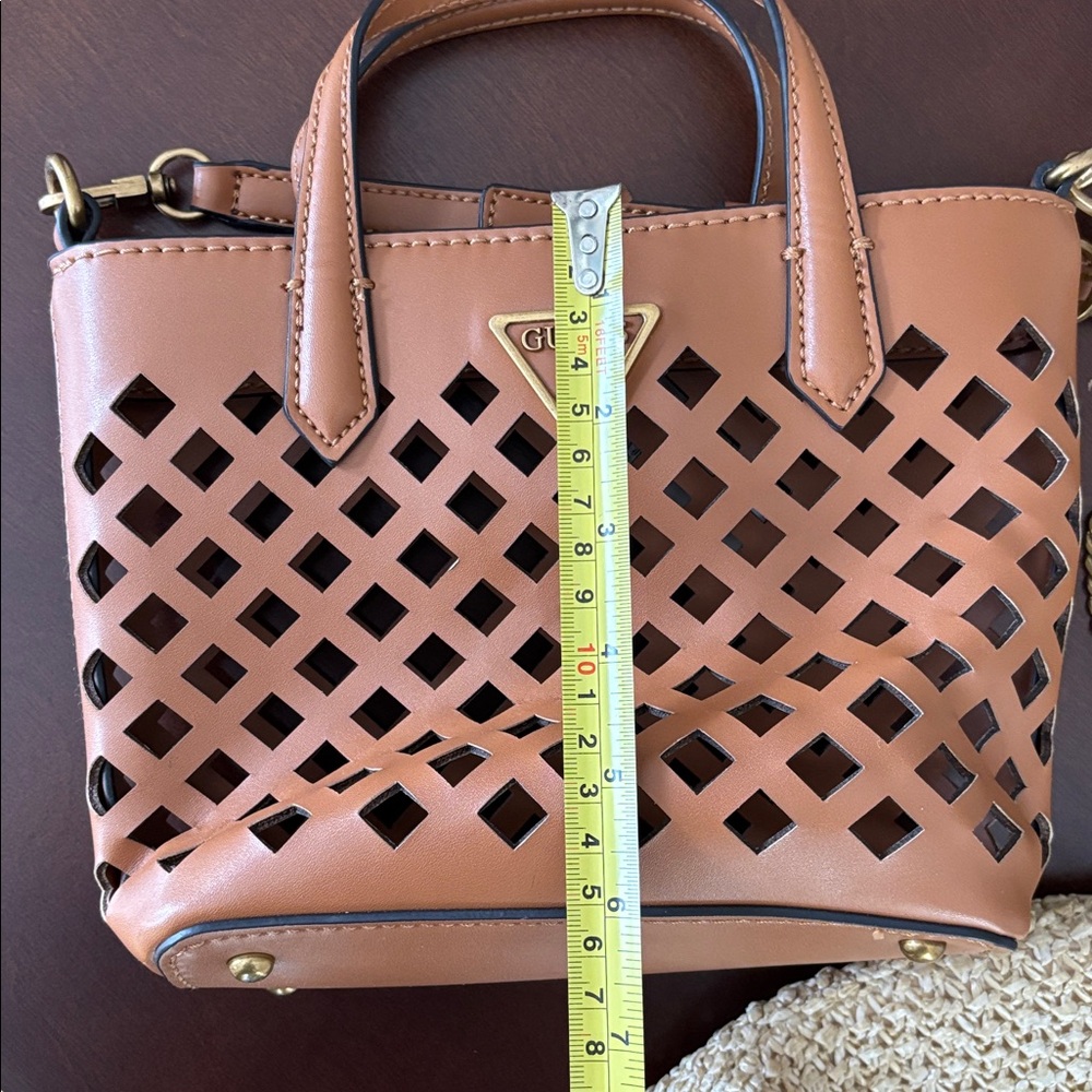 Guess 2 in 1 crossbody w/ removable jute mini bag. NWT - Picture 6 of 14